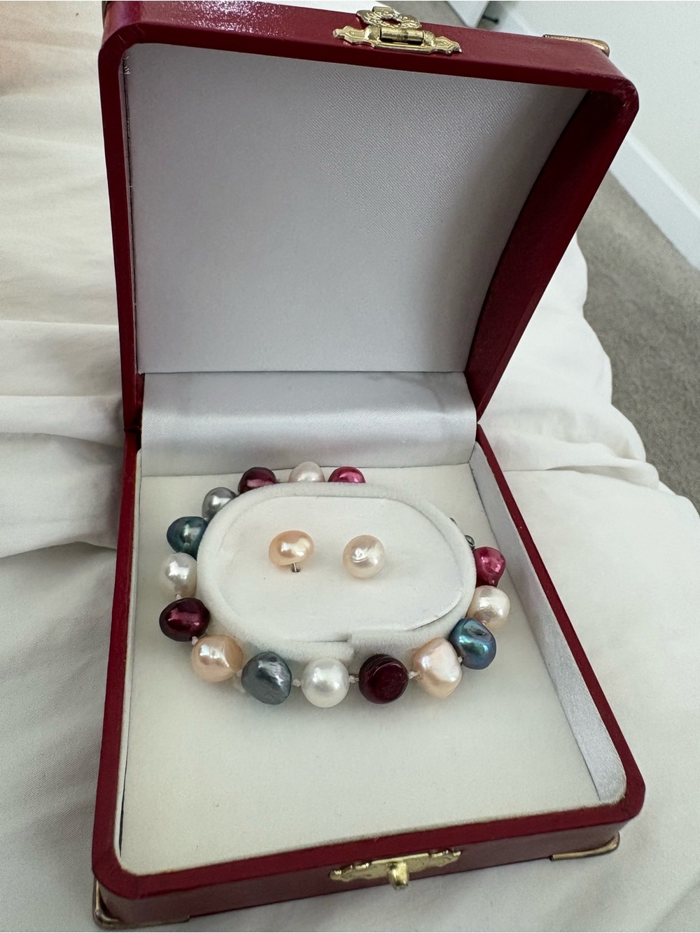 Multicolor faux Pearl Bracelet and Stud Earrings Set